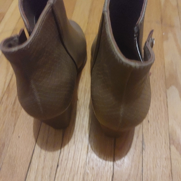 Ladies Tan ankle boots - Picture 3 of 4